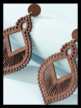 💕Hollow Out Drop Earrings NEW💕